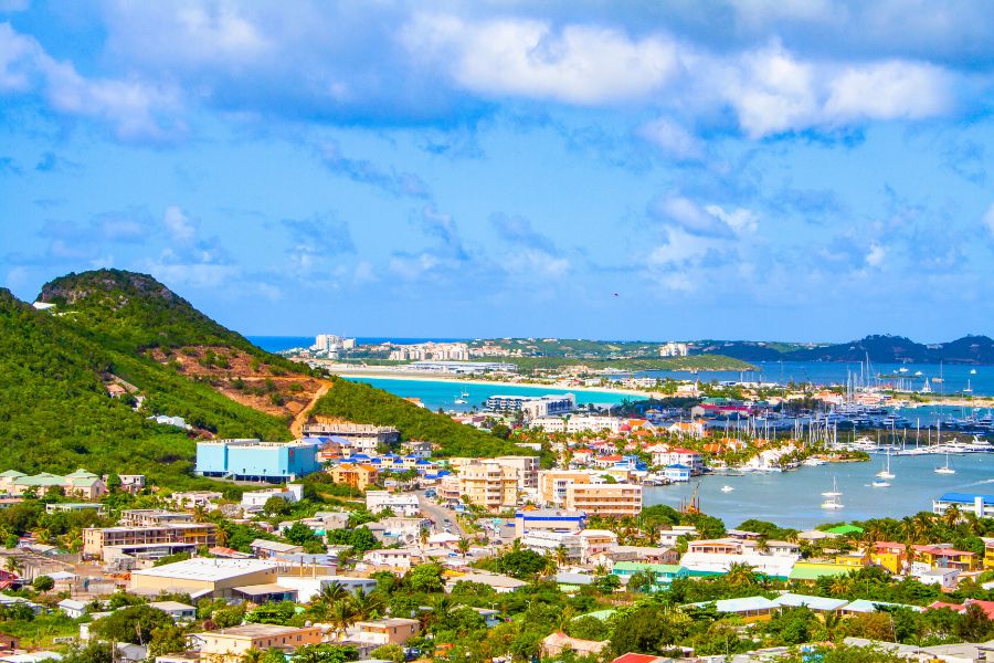 Understanding Sint Maarten's Driving Laws for International Travellers